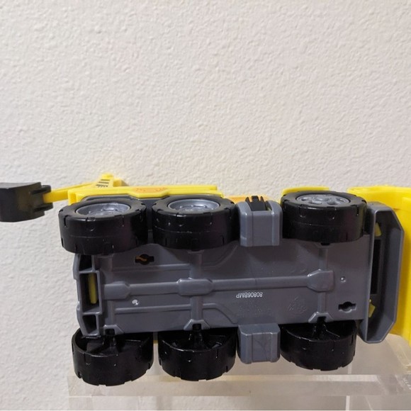 Paw Patrol Rubble's Ultimate Rescue Bulldozer, Moving Scoop and Lift & Mini - Picture 9 of 16